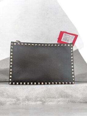 Valentino Garavani Black Calfskin Leather Zip Pouch